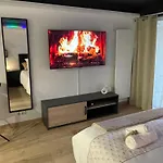 Lägenhet Romantique Avec Balneo Privee *