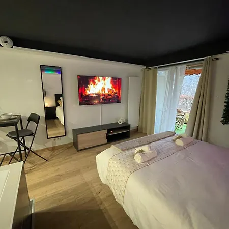 Suite avec Balnéo Privée et piscine commune *