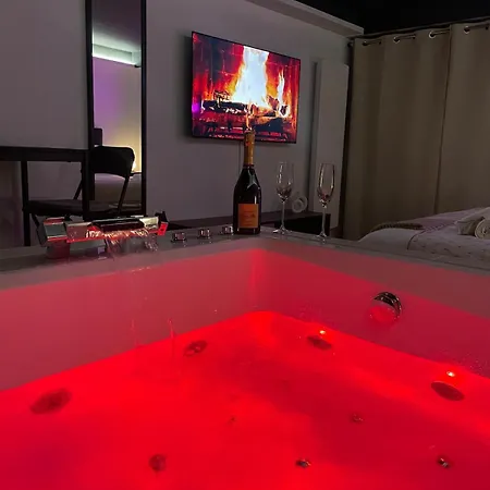 アパート Suite Avec Balneo Privee Et Piscine Commune